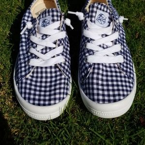 Womans Roxy surf slip on tennis shoes